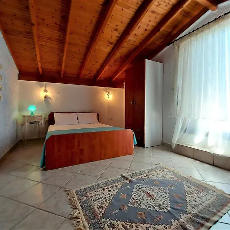 Elani Private Retreat - Maria Garden Escape *