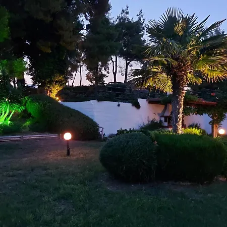 Elani Private Retreat - Villa Maria Garden Escape