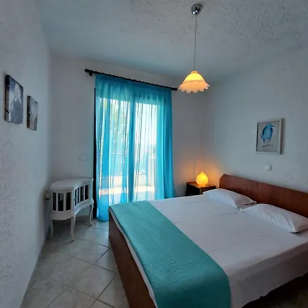 Elani Private Retreat - Maria Garden Escape