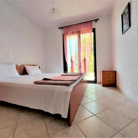 Elani Private Retreat - Villa Maria Garden Escape *